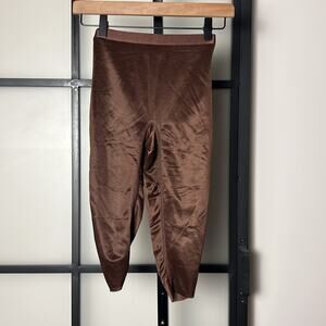 New Women's SKIMS Barely There Cropped Leggings Size XS